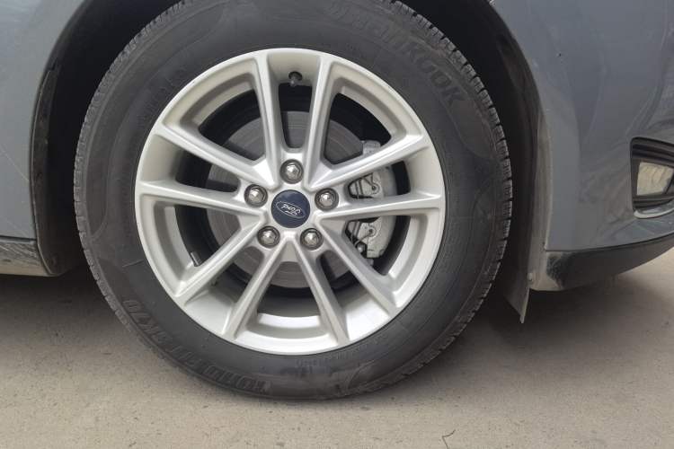 Used Ford Focus 2017 Sedan EcoBoost 180 Automatic Elite Model Right Front Wheel Hub