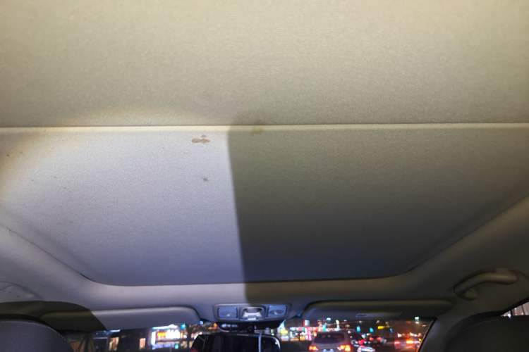 Used Kia Carens 2013 2.0L 7-Seater Automatic Standard Version China IV Standard Headliner