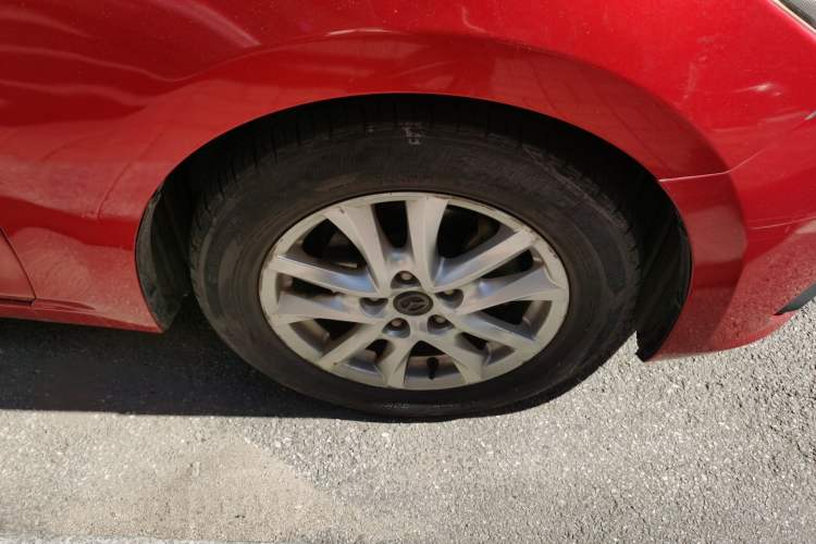 Used Mazda 3 Axela 2014 Sedan 1.5L Automatic Comfort Model
