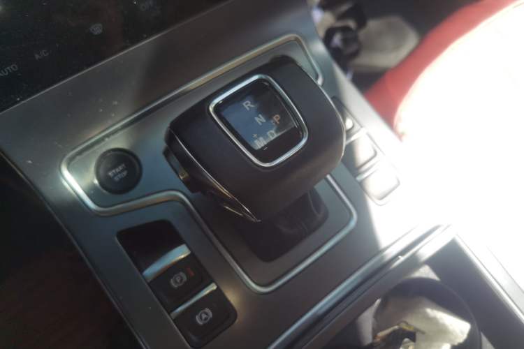 Used Hongqi H5 2022 Classic Model 1.5T DCT Flagship Edition Gear Lever