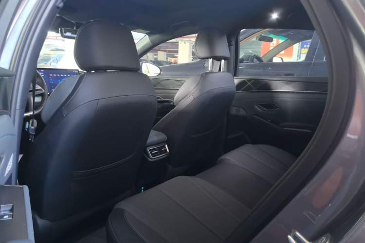 Used BYD Qin L 2025 DM-i Smart Drive 120KM Leading Model