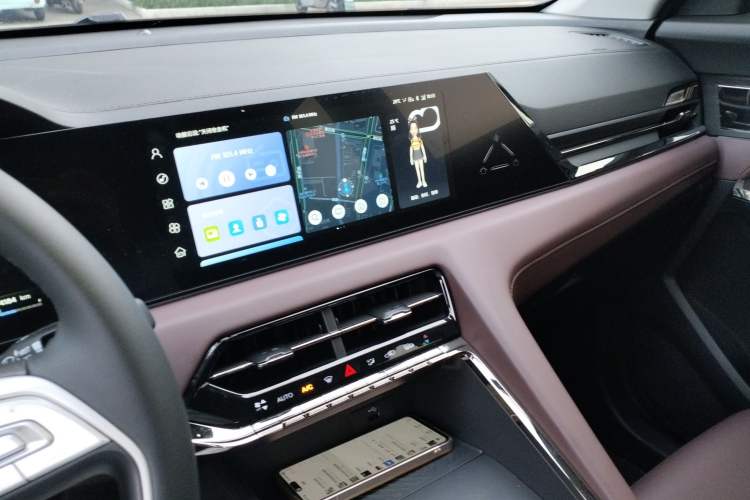 Used SOL X8 PLUS 2023 1.5 TGDI DCT Smart Edition 7-Seater Audio And AC Panel