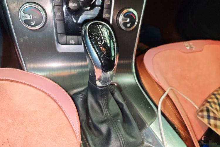 Used Volvo V60 2014 Restyled T5 Zhiya Edition
