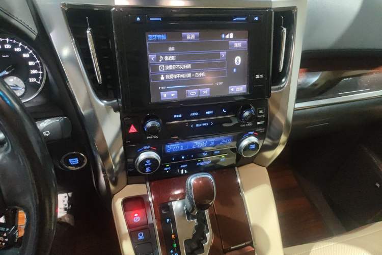 Used Toyota Alphard 2015 3.5L Luxury Edition
