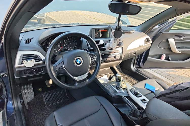 Used BMW 2 Series 2015 218i Convertible Coupe Center Console