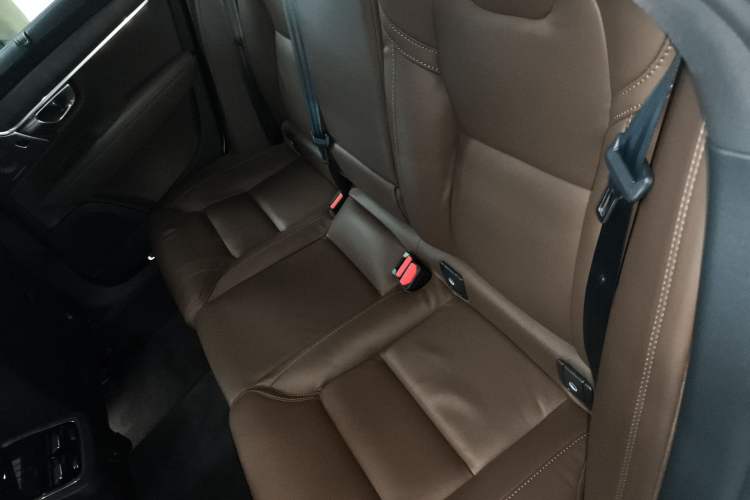 Used Volvo V90 2024 Cross Country B5 AWD Prestige Edition