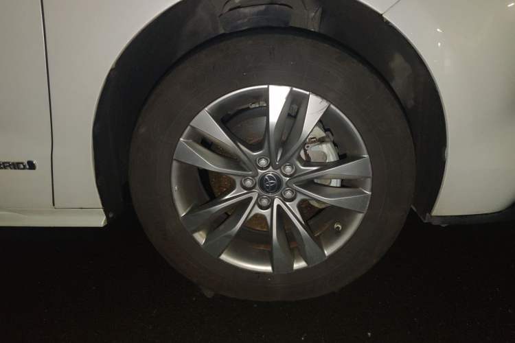 Used Toyota SIENNA 2023 2.5L Hybrid Comfort Edition Right Front Wheel Hub