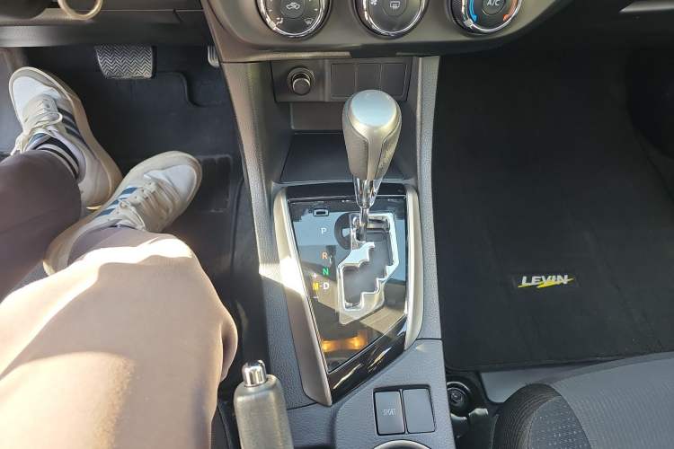 Used Toyota Levin 2015 1.6G CVT Orange Limited Edition
