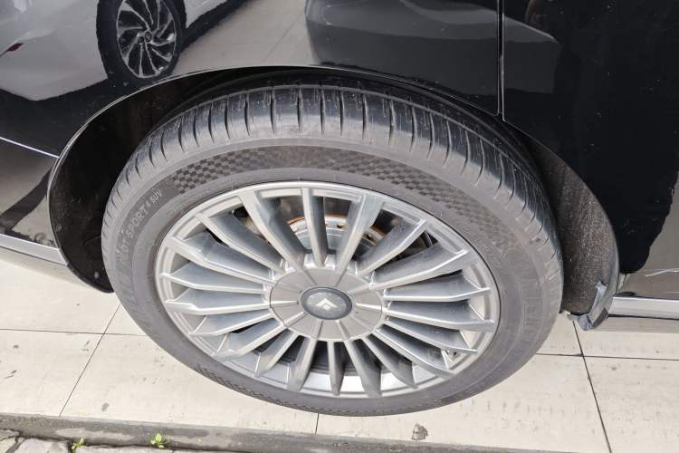 Used Hyptec HL 2025 700 Ultra Six-Seater All-Wheel-Drive LiDAR Version
