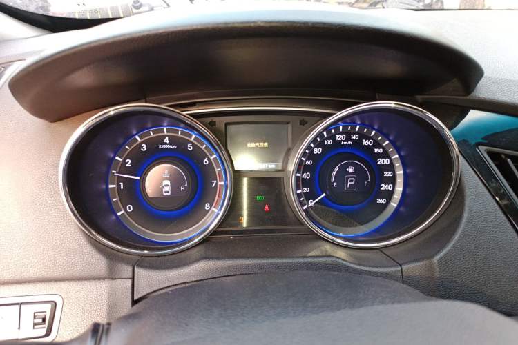 Used Hyundai Sonata 2011 2.0L Automatic Luxury Edition Instrument Cluster