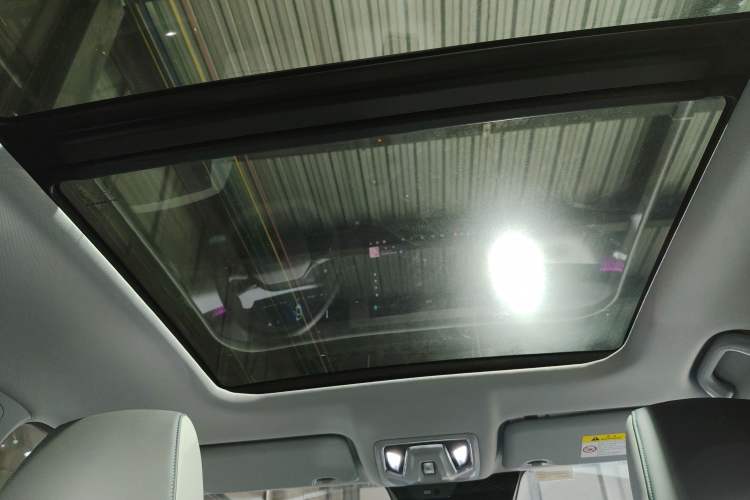 Used CHANGAN UNI-Z New Energy 2024 Blue Whale Smart Electric iDD 125km Excellence Model Headliner