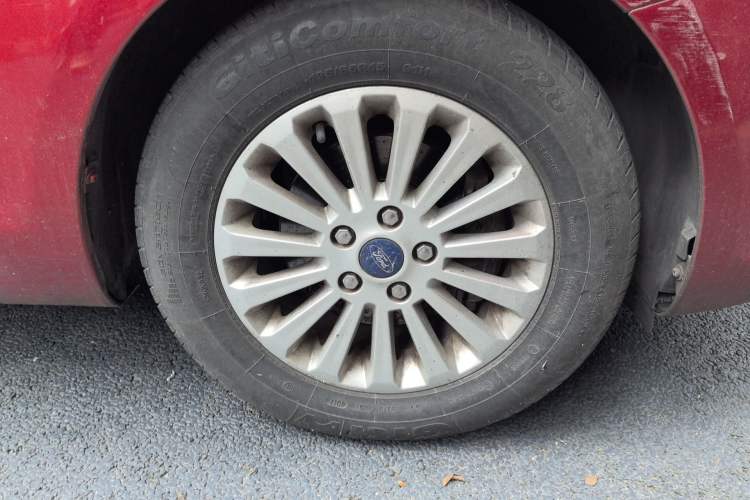 Used Ford Focus 2013 Sedan Classic 1.8L Manual Fashion Edition
