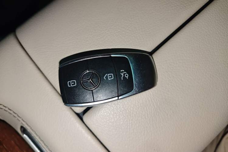 Used Mercedes-Benz GLE 2020 Facelifted GLE 350 4MATIC Luxury Edition Interior 1