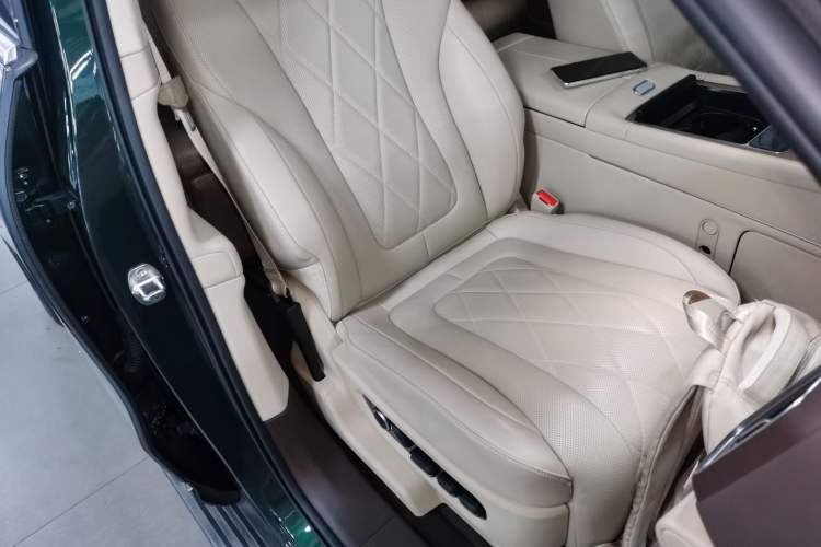 Used Hima AITO M9 2024 Range-Extended Ultra Version 42 kWh 6-Seater Model Right Front Seat