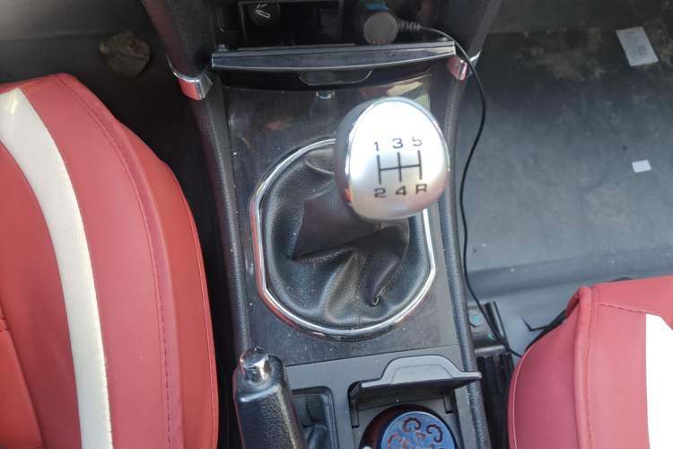 Used Zotye Z300 2014 1.5L Urban Edition Manual Luxury Model Gear Lever