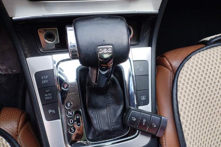 Used Volkswagen FAW-Volkswagen CC 2011 2.0 TSI Luxury Edition Gear Lever