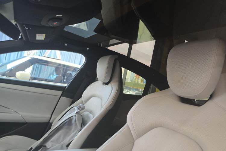 Used Xiaomi Auto SU7 2024 Four-Wheel Drive Ultra-Long Range Advanced Intelligent Driving Max Edition