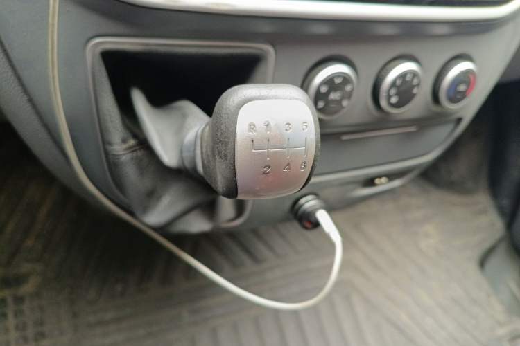 Used SAIC MAXUS Xintu V80 2021 2.0T Manual Classic Aoyuntong Long Wheelbase Mid-Roof 6/7/8/9-Seater