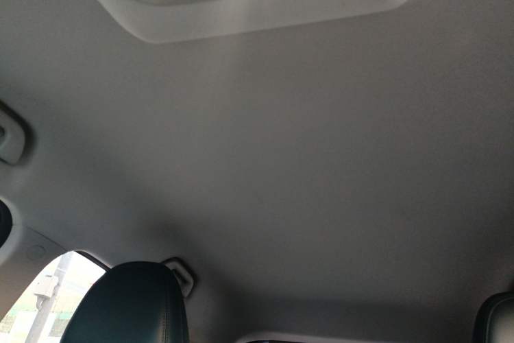 Used ORA Good Cat 2023 401 km Standard Range Luxury Version Lithium Iron Phosphate Headliner