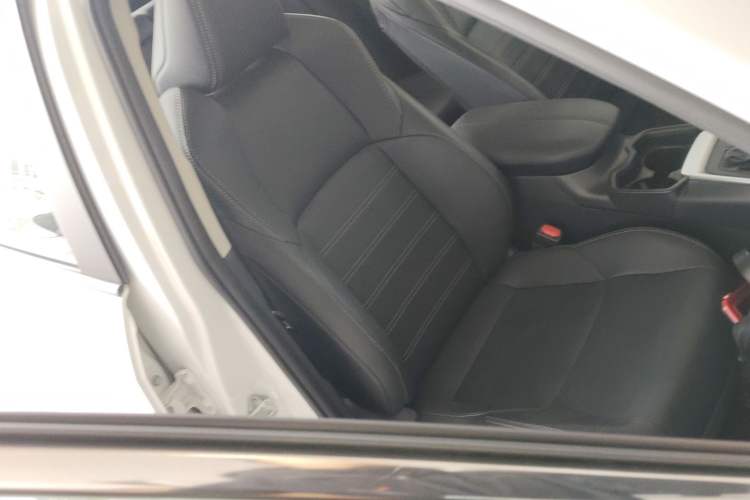 Used Toyota Wildlander 2023 Dual-Motor 2.5L E-CVT Four-Wheel Drive Prestige Edition Right Front Seat