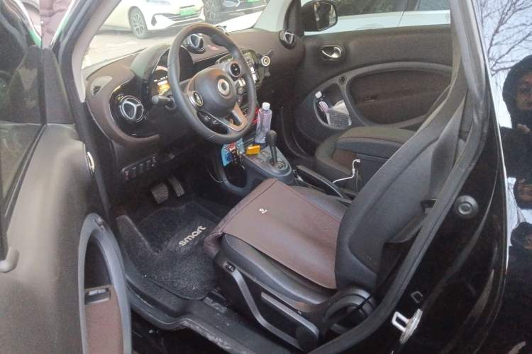 Used smart fortwo 2018 1.0L 52kW Chocolate Special Edition China V Emission Standard
