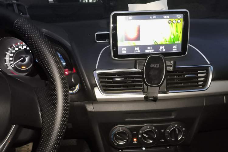 Used Mazda Mazda 3 Axela 2016 Sedan 1.5L Automatic Comfort Model
