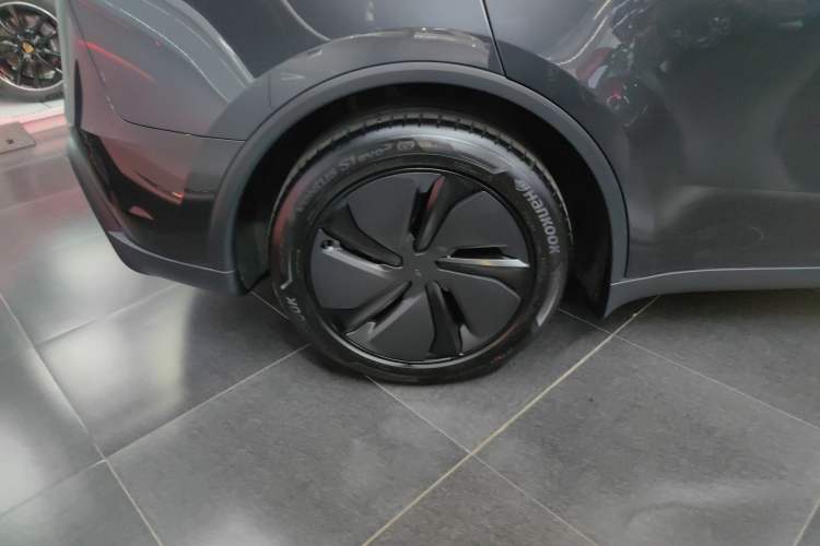 Used Tesla Model Y 2025 Long-Range All-Wheel Drive First Edition