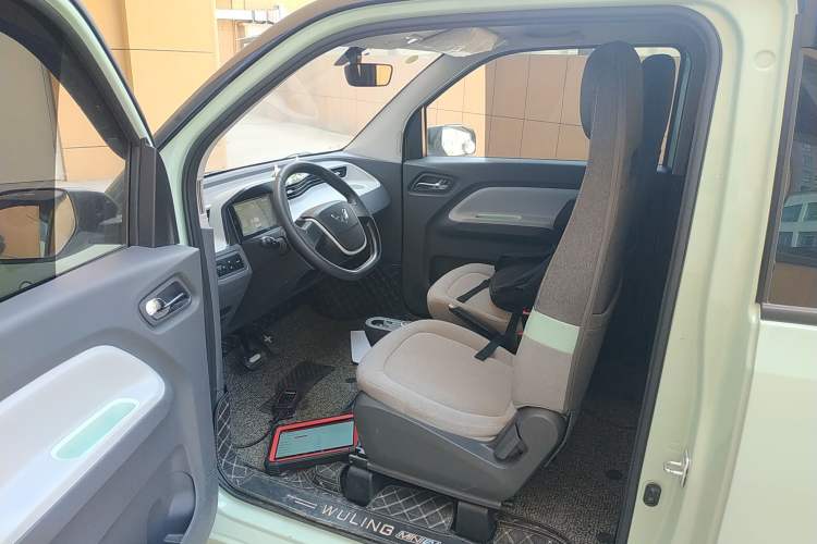 Used Wuling Hongguang MINIEV 2022 Macaron Premium Model – Lithium Iron Phosphate Driver Seat