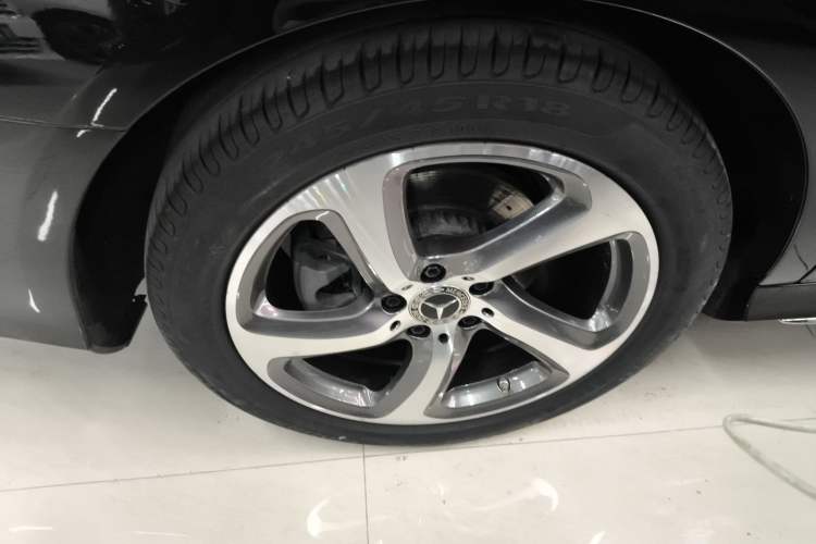 Used Mercedes-Benz E-Class 2019 Restyled E 300 L Sport Luxury Edition Right Rear Wheel Hub