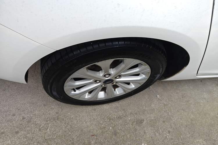 Used Ford Escort 2015 1.5L Automatic Fashion Model Exterior 3