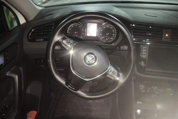 Used Volkswagen Tiguan L 2018 330TSI Automatic Two-Wheel Drive Luxury Edition Steering Wheel