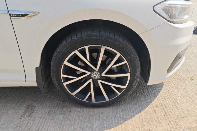 Used Volkswagen Lavida 2019 280TSI DSG Luxury Edition China VI Standard Right Front Wheel Hub