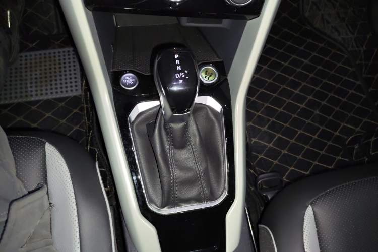 Used Volkswagen T-ROC 2023 280TSI DSG Two-Wheel Drive Time Edition Gear Lever