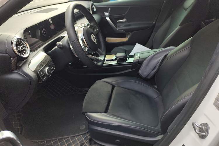 Used Mercedes-Benz A-Class 2020 Restyled A 200 L Sport Sedan Fashion Version
