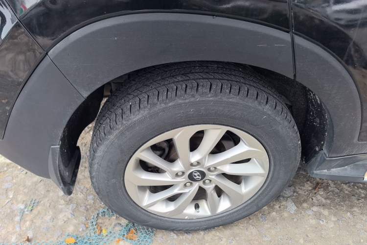 Used Hyundai Tucson 2015 1.6T Dual-Clutch Two-Wheel-Drive Smart Model Right Rear Wheel Hub