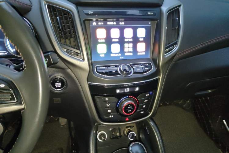 Used CHANGAN CS75 2017 Shangkui Edition 1.5T Automatic Fengxiang Model Audio And AC Panel