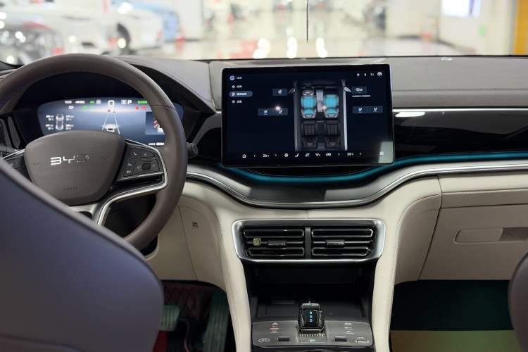 Used BYD Song PLUS New Energy 2024 Honor Edition EV 520km Flagship Model
