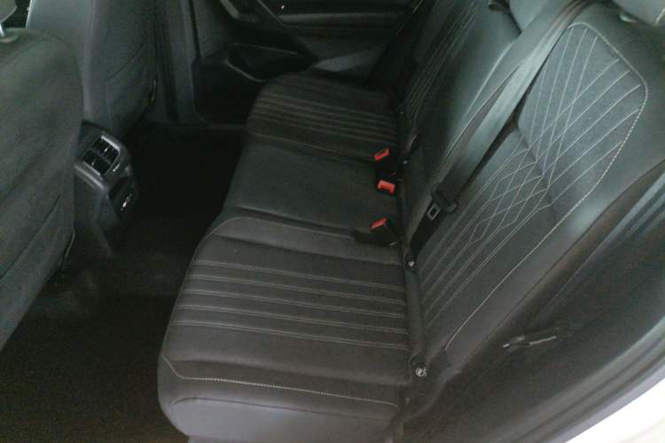 Used Volkswagen Tiguan L 2023 330TSI Automatic Two-Wheel Drive Comfort Edition Left Rear Seat