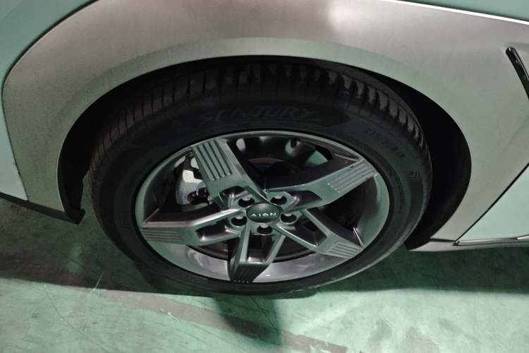 Used AION Y 2022 Plus 70 Tech Edition