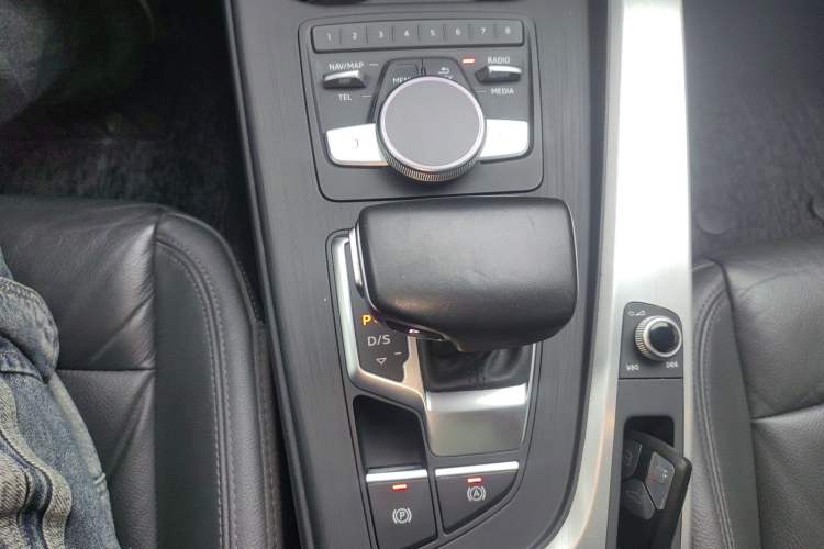 Used Audi A4L 2019 40 TFSI Fashion Edition China VI Emission Standard