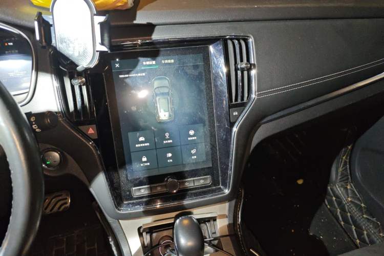 Used Roewe RX5 New Energy 2017 eRX5 50T Hybrid Connected Prestige Flagship Edition Audio And AC Panel