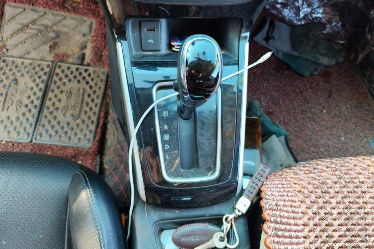 Used Nissan Sylphy 2019 1.6XV CVT Smart Connect Luxury Edition China VI Standard Gear Lever