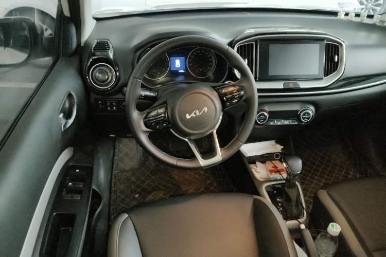 Used Kia kx1 Stonic 2021 1.4L CVT Sunroof Model
