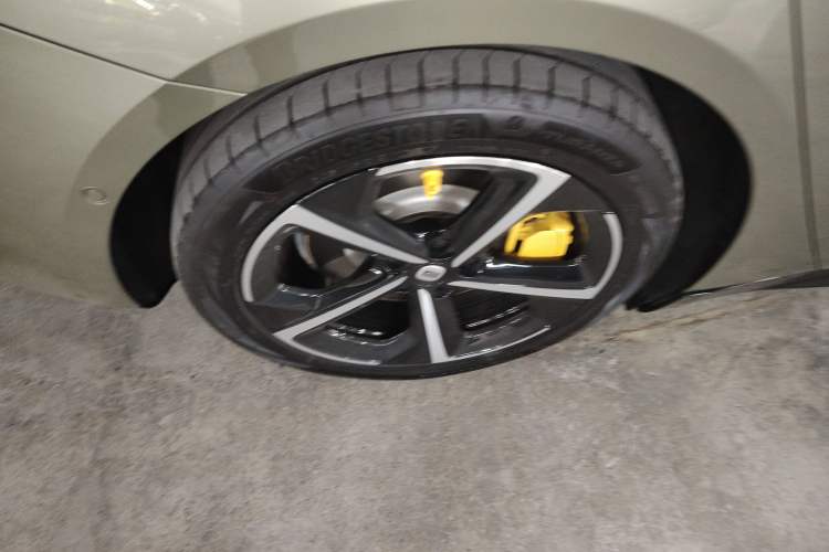 Used Xiaomi Auto SU7 2024 Four-Wheel Drive Ultra-Long Range Advanced Intelligent Driving Max Edition
