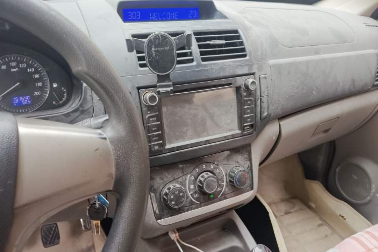Used BAIC Weiwang M20 2014 1.5L practical type BJ415A Audio And AC Panel