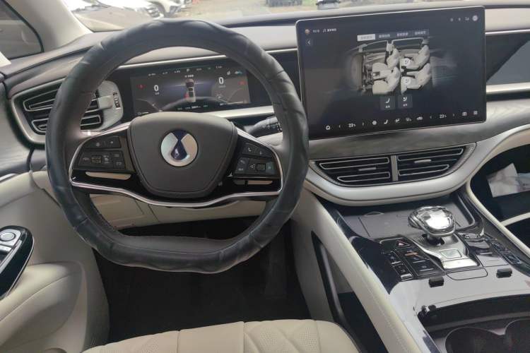 Used Denza D9 2024 DM-i 970 Luxury Model
