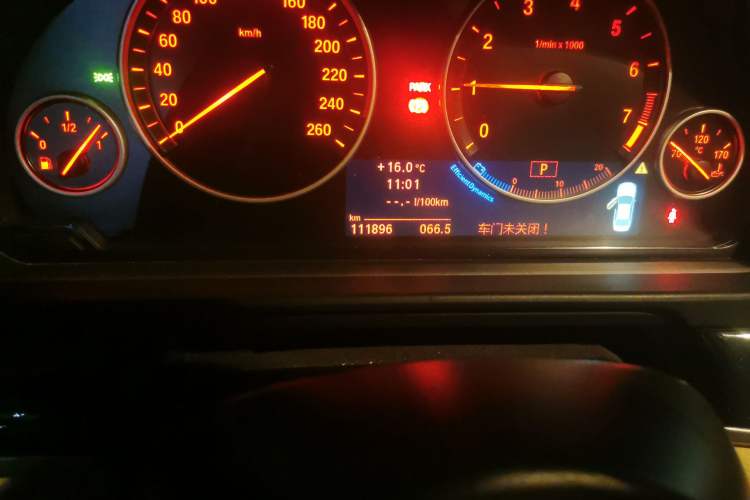 Used BMW 5 Series 2013 520Li Elegant Edition Odometer Close Up