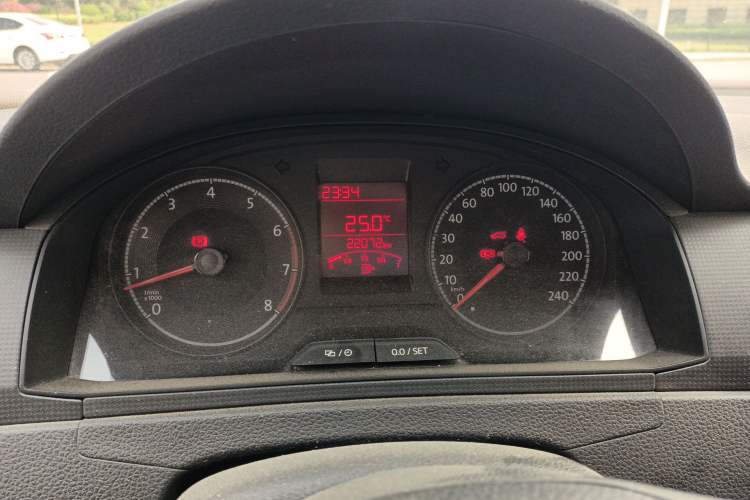 Used Volkswagen Santana 2016 1.6L Manual Fashion Edition Odometer Close Up