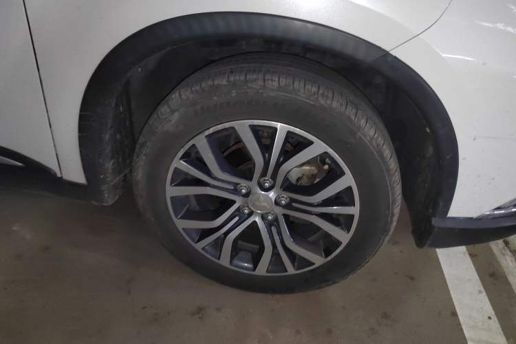 Used Mitsubishi Outlander 2016 2.4L 4x4 Luxury Edition 7-Seater