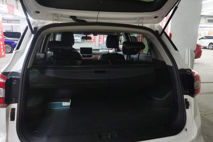 Used Baojun 510 2017 1.5L Automatic Luxury Model Trunk